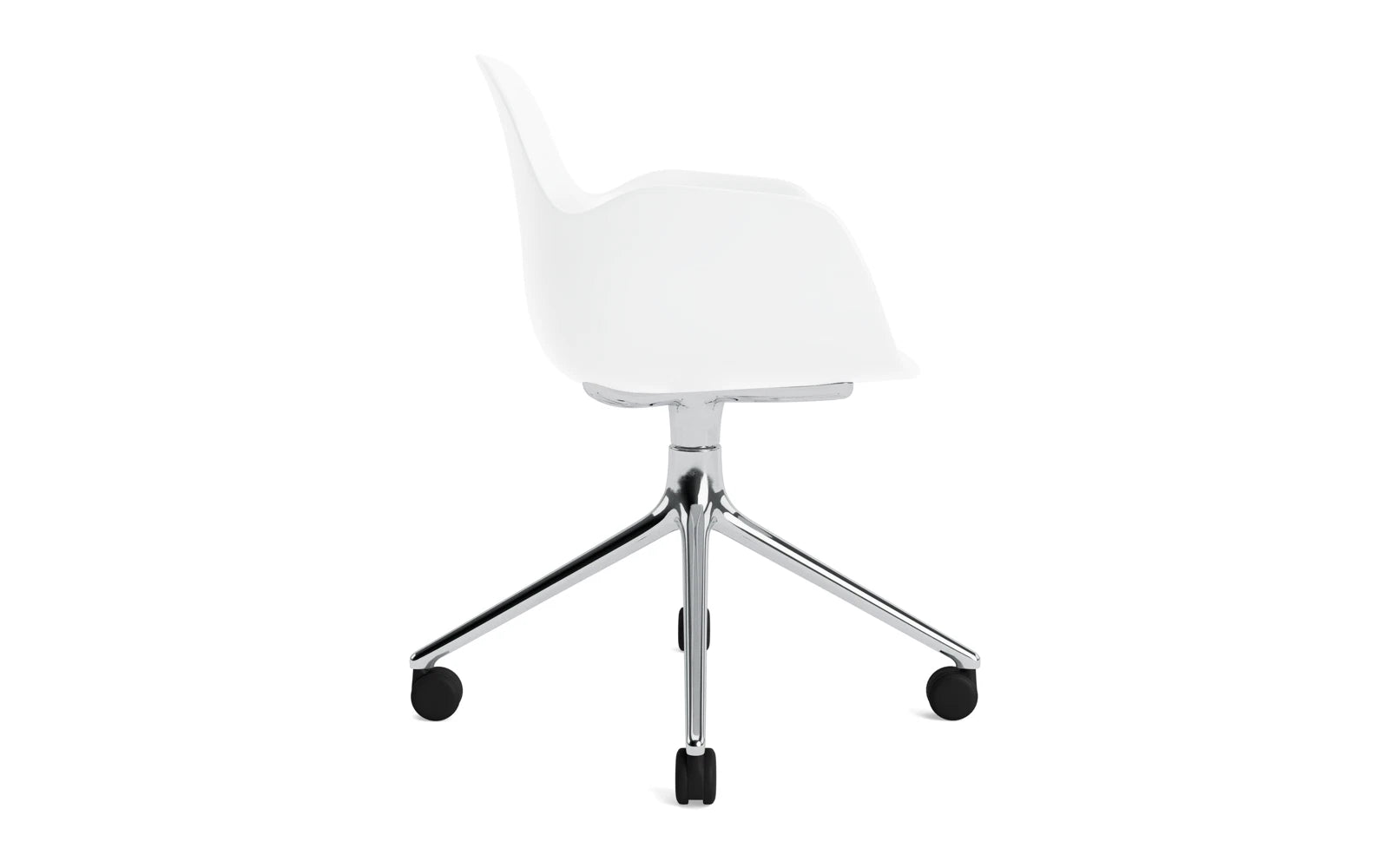 Entdecken Sie den Form Drehsessel 4W von Normann Copenhagen – ein eleganter, drehbarer Sessel mit individuellem Design und vielseitigen Kombinationsmöglichkeiten.