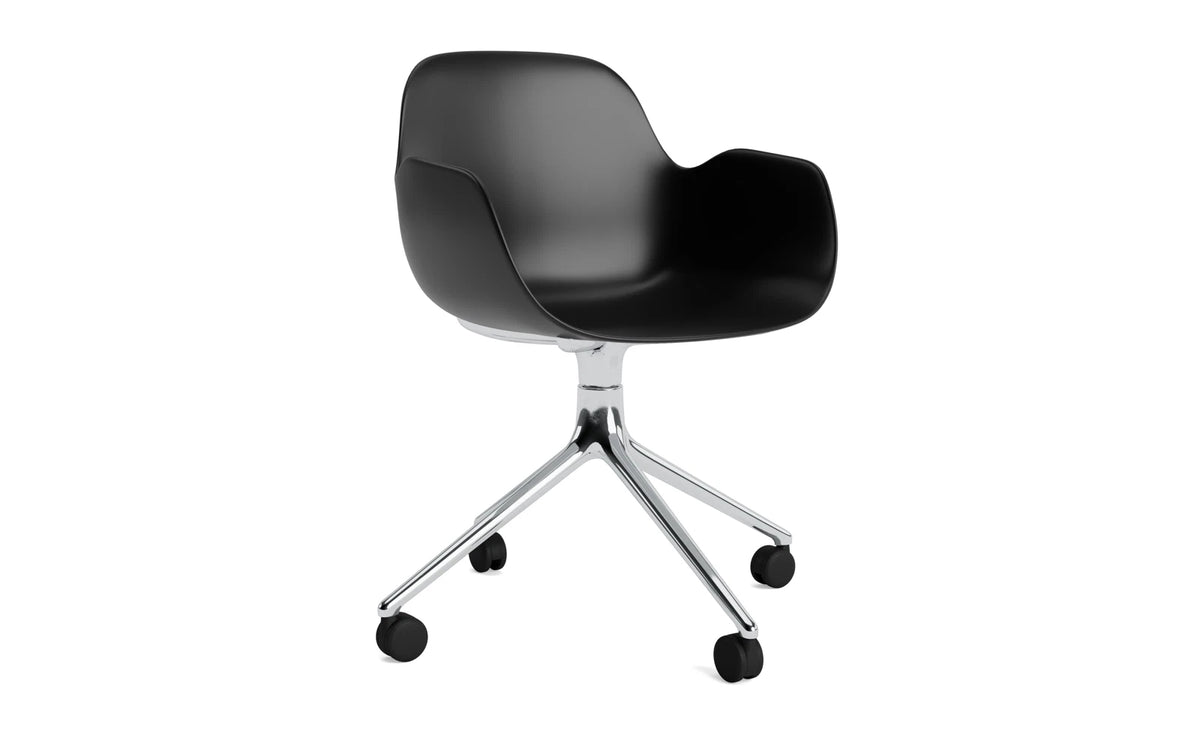 Form Drehstuhl 4W Aluminium/Schwarz in Schwarz präsentiert im Onlineshop von KAQTU Design AG. Bürostuhl ist von Normann Copenhagen