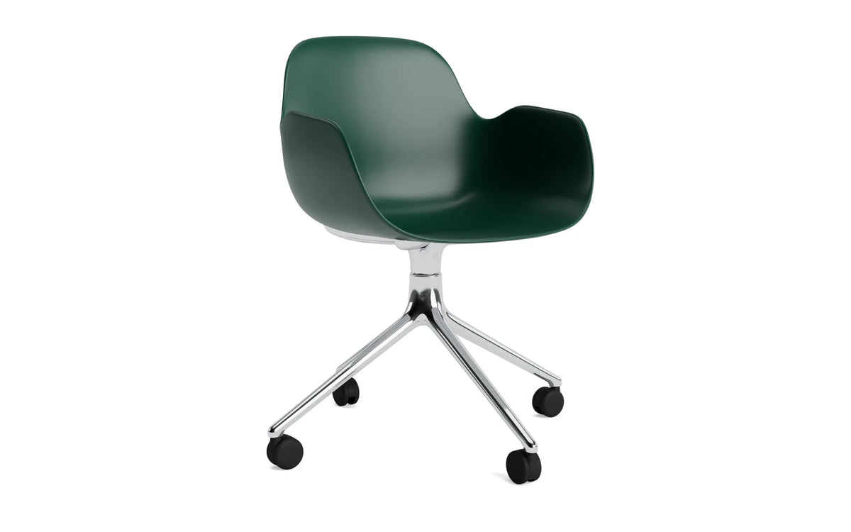 Form Drehstuhl 4W Aluminium/grün in Grün präsentiert im Onlineshop von KAQTU Design AG. Bürostuhl ist von Normann Copenhagen