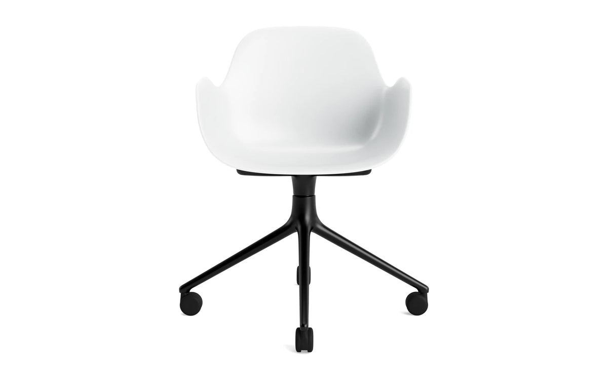 Form Drehstuhl 4W schwarzes Aluminium/weiss in Weiss präsentiert im Onlineshop von KAQTU Design AG. Bürostuhl ist von Normann Copenhagen