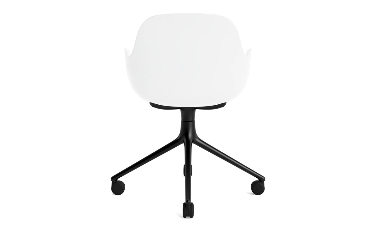 Form Drehstuhl 4W schwarzes Aluminium/weiss in Weiss präsentiert im Onlineshop von KAQTU Design AG. Bürostuhl ist von Normann Copenhagen
