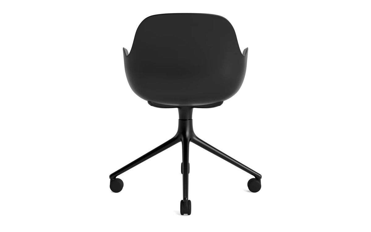 Form Drehstuhl 4W schwarzes Aluminium/schwarz in Schwarz präsentiert im Onlineshop von KAQTU Design AG. Bürostuhl ist von Normann Copenhagen