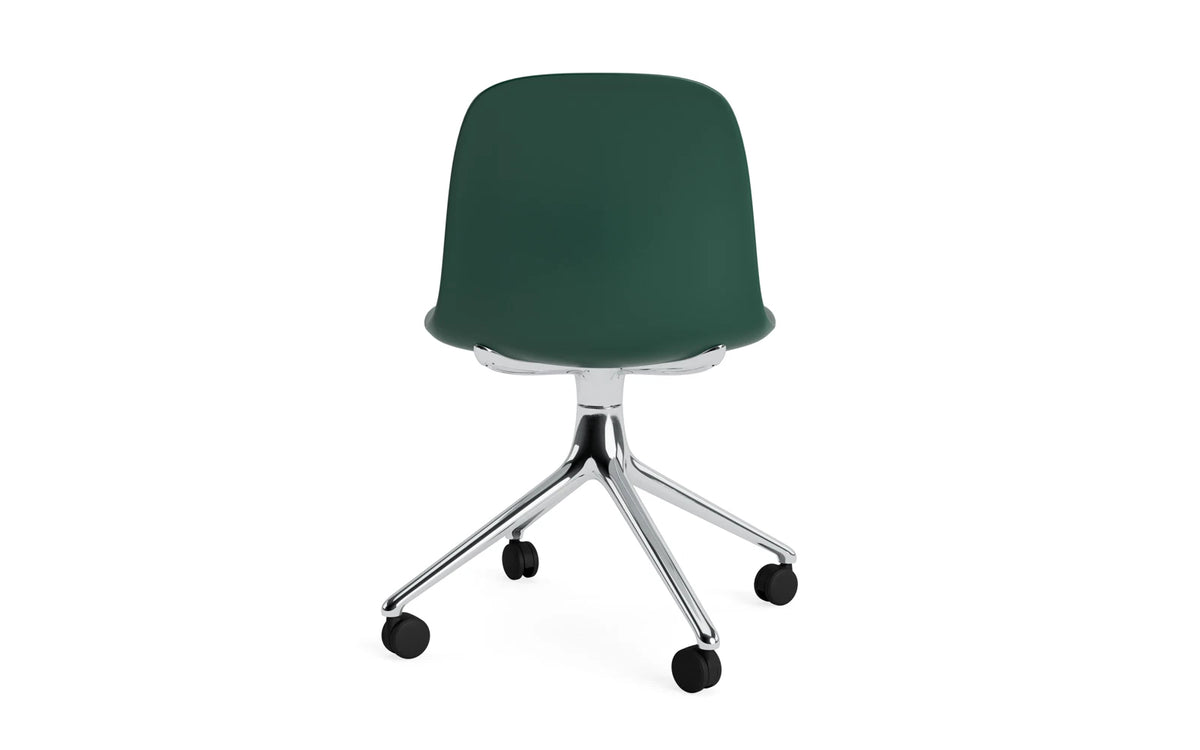 Form Drehstuhl 4W Aluminium/grün in Grün präsentiert im Onlineshop von KAQTU Design AG. Drehstuhl ist von Normann Copenhagen
