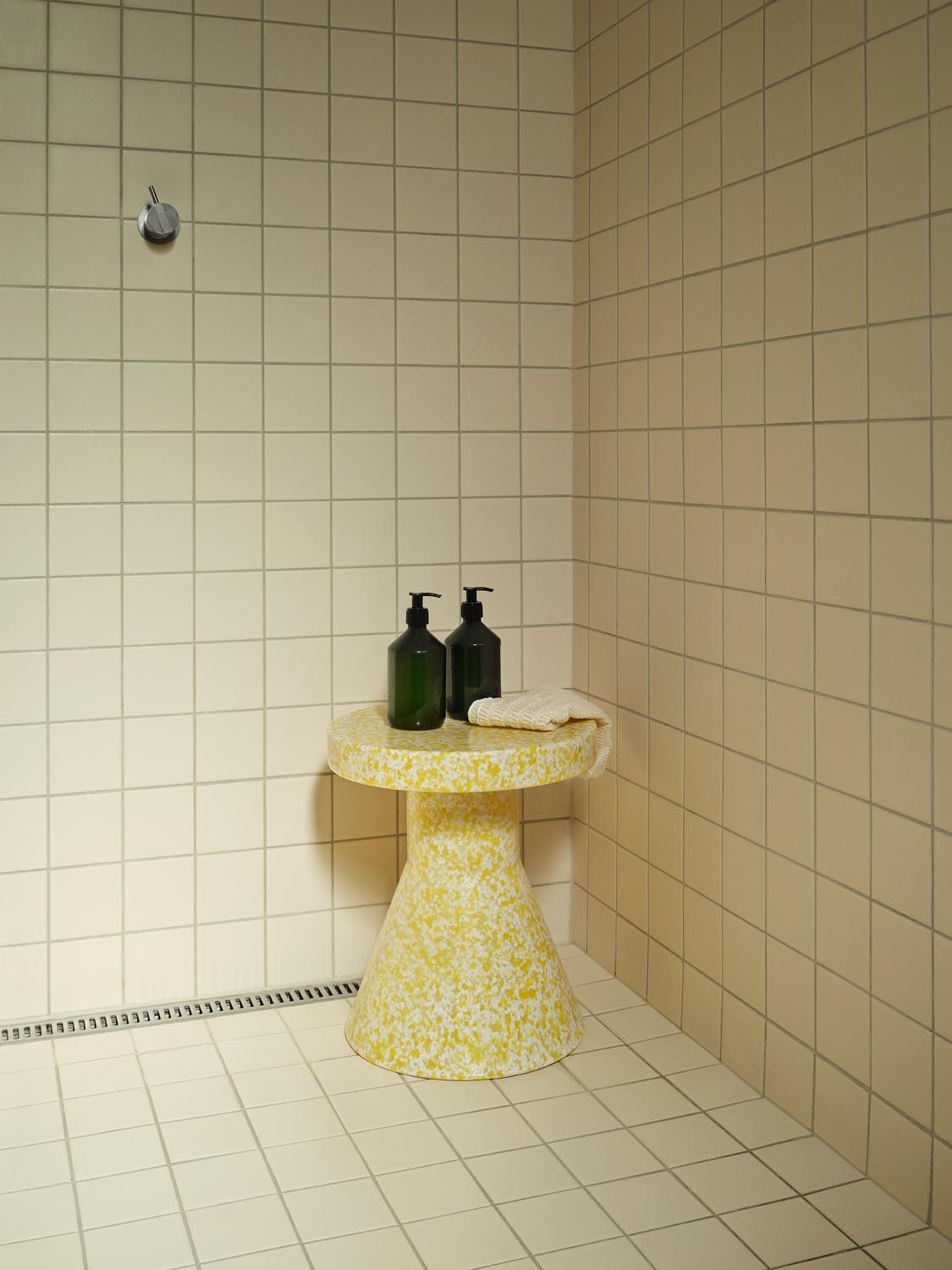 Bit Hocker Cone in Gelb präsentiert im Onlineshop von KAQTU Design AG. Hocker ist von Normann Copenhagen
