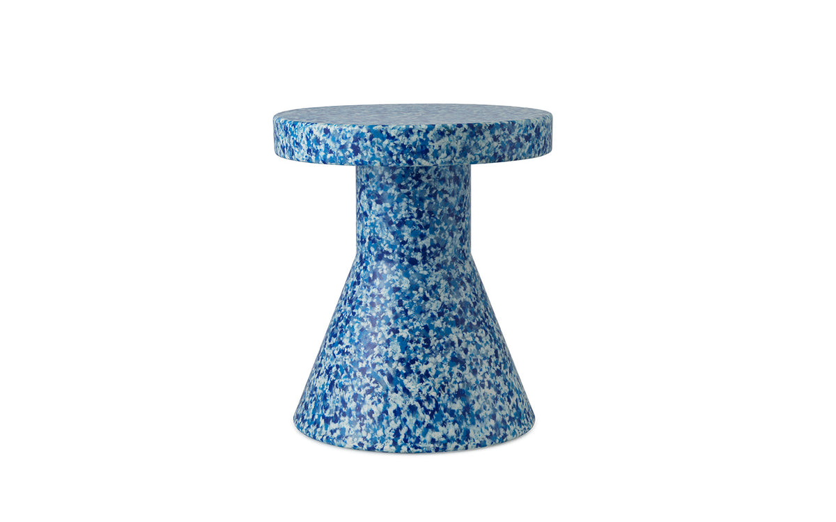Bit Hocker Cone in Blau präsentiert im Onlineshop von KAQTU Design AG. Hocker ist von Normann Copenhagen