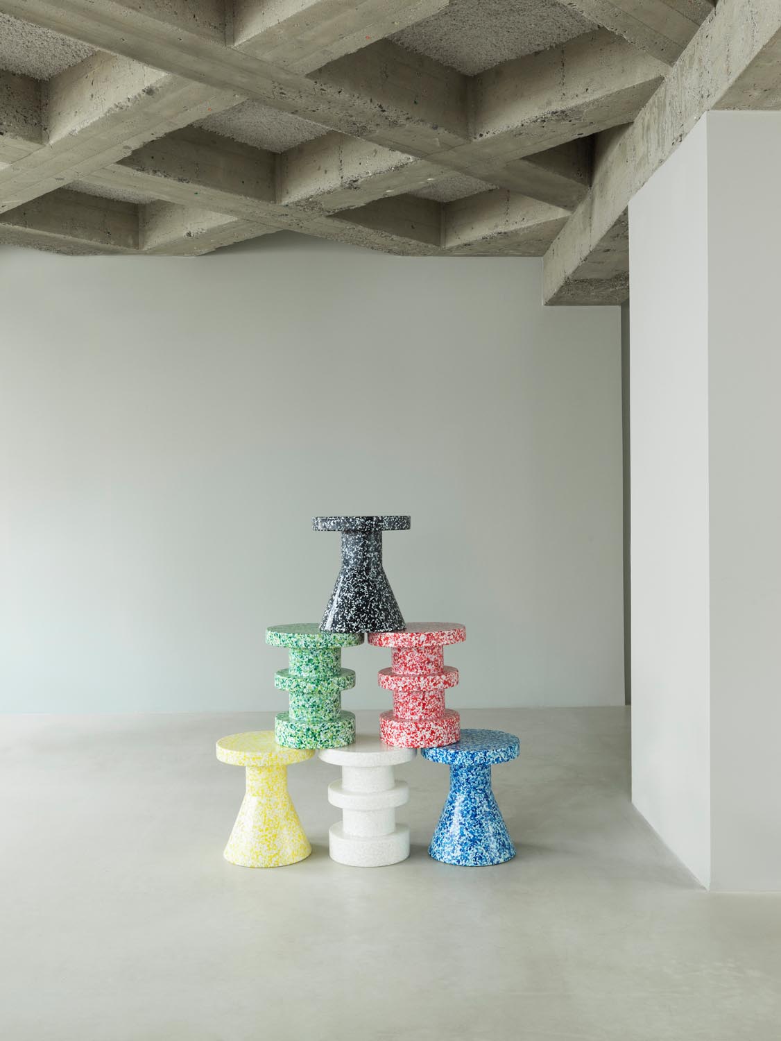 Bit Hocker Stack in Rot präsentiert im Onlineshop von KAQTU Design AG. Hocker ist von Normann Copenhagen