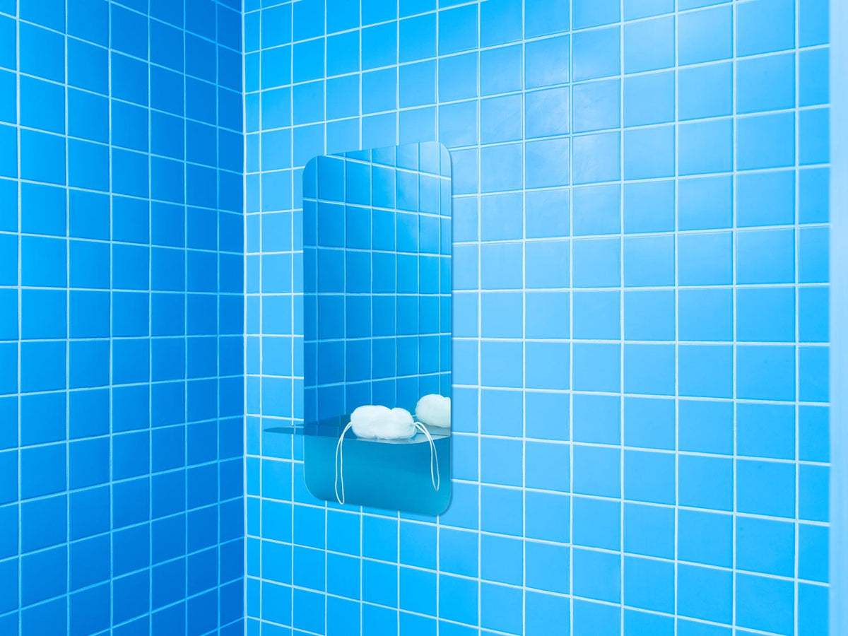 Horizon Wandspiegel Vertikal edelstahl in präsentiert im Onlineshop von KAQTU Design AG. Wandspiegel ist von Normann Copenhagen