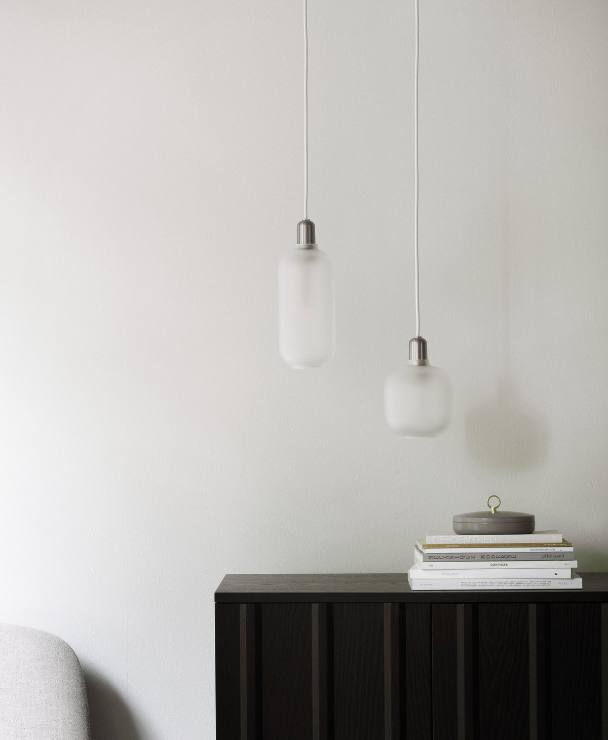 Amp Lampe gross EU Matt/Weiss in Matt/Weiss präsentiert im Onlineshop von KAQTU Design AG. Pendelleuchte ist von Normann Copenhagen