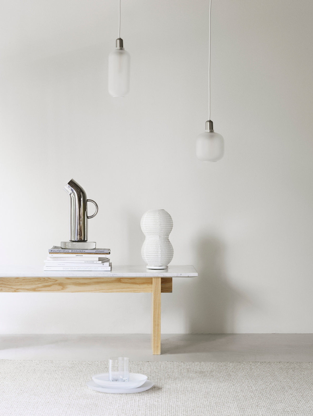 Amp Lampe gross EU Matt/Weiss in Matt/Weiss präsentiert im Onlineshop von KAQTU Design AG. Pendelleuchte ist von Normann Copenhagen