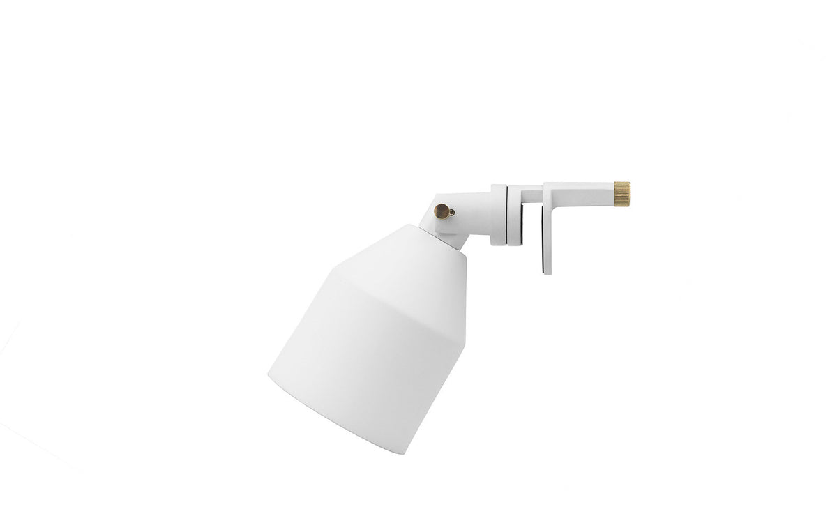 Klip Leuchte in Weiss präsentiert im Onlineshop von KAQTU Design AG. Wandleuchte ist von Normann Copenhagen