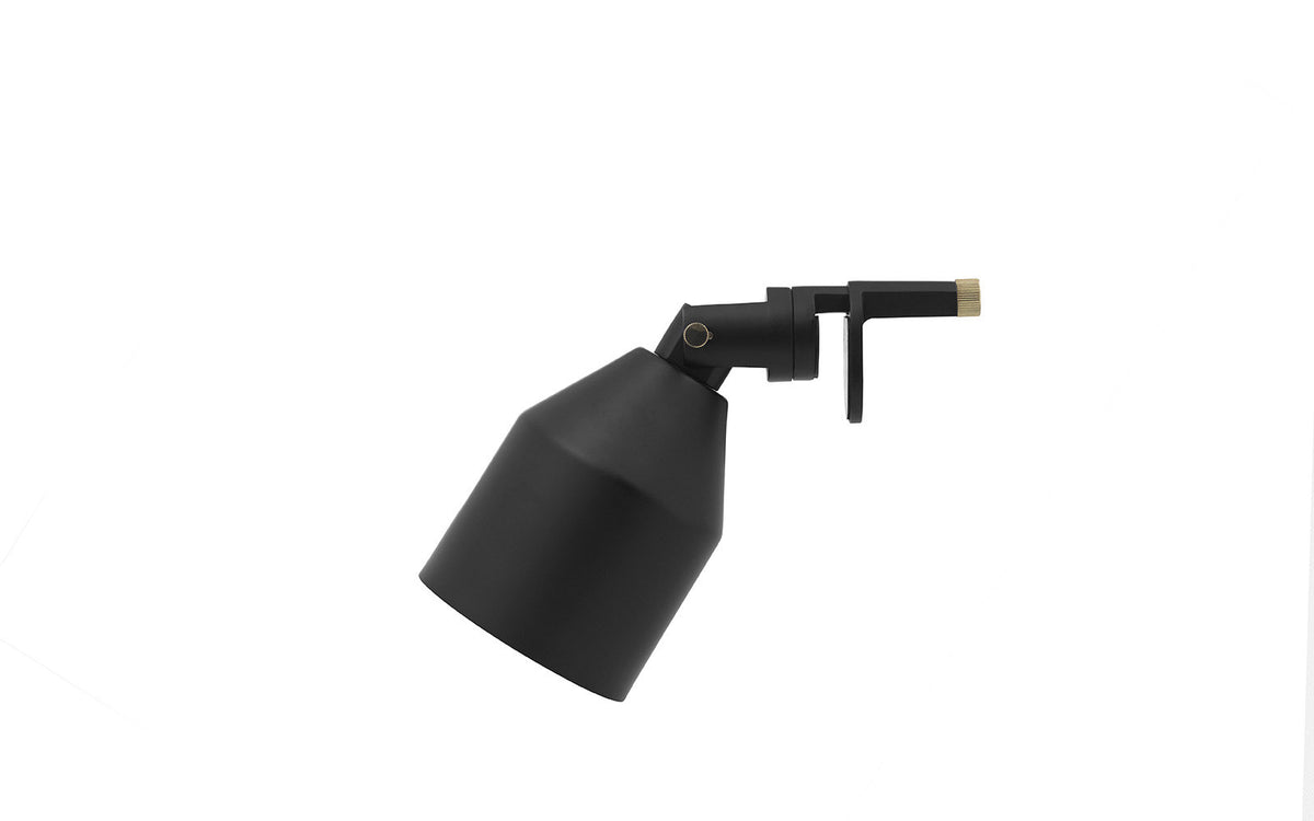 Klip Leuchte in Schwarz präsentiert im Onlineshop von KAQTU Design AG. Wandleuchte ist von Normann Copenhagen