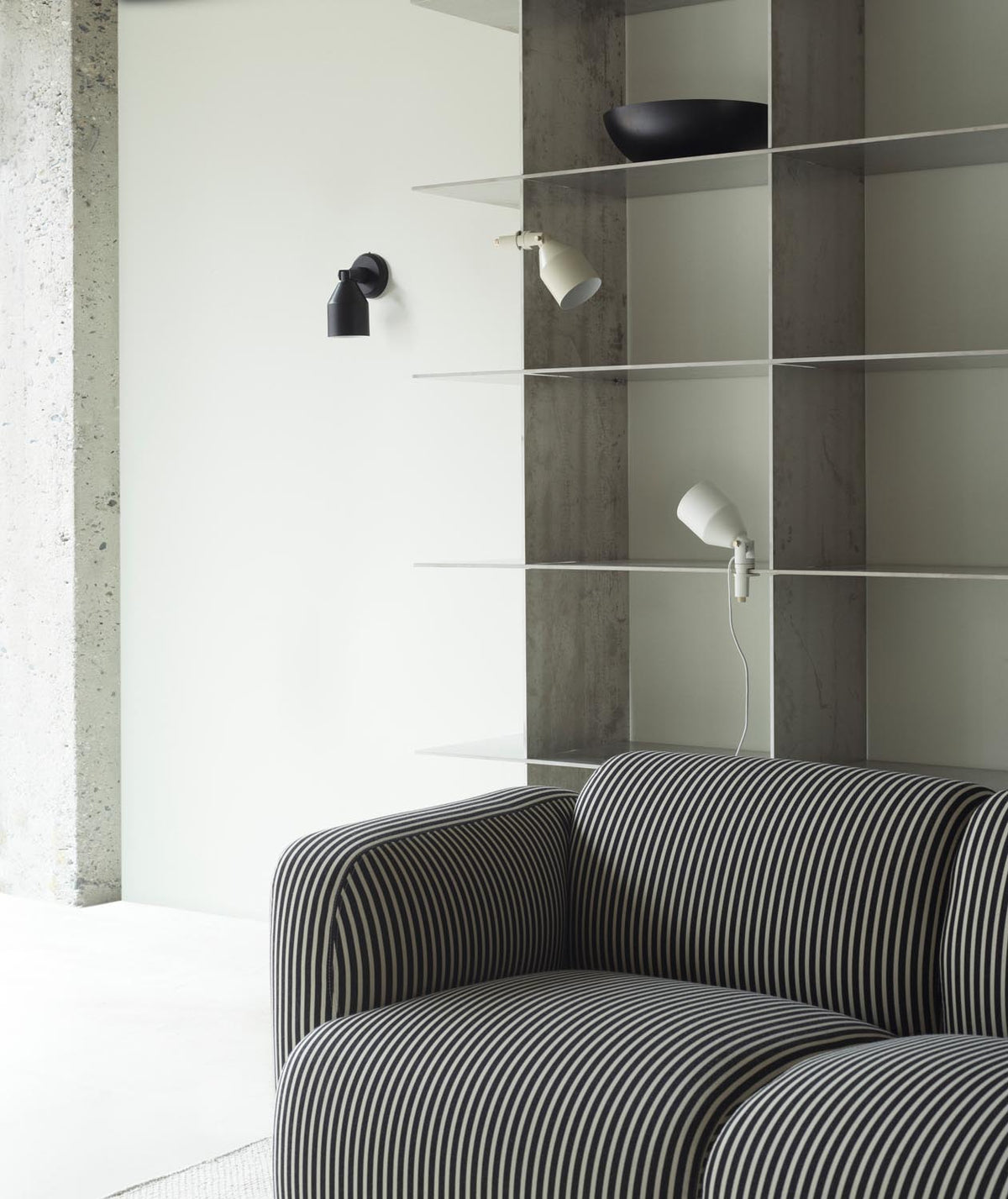 Klip Wandleuchte in präsentiert im Onlineshop von KAQTU Design AG. Wandleuchte ist von Normann Copenhagen