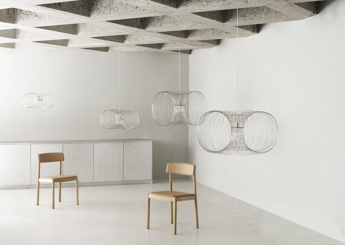 Coil Lampe in präsentiert im Onlineshop von KAQTU Design AG. Pendelleuchte ist von Normann Copenhagen