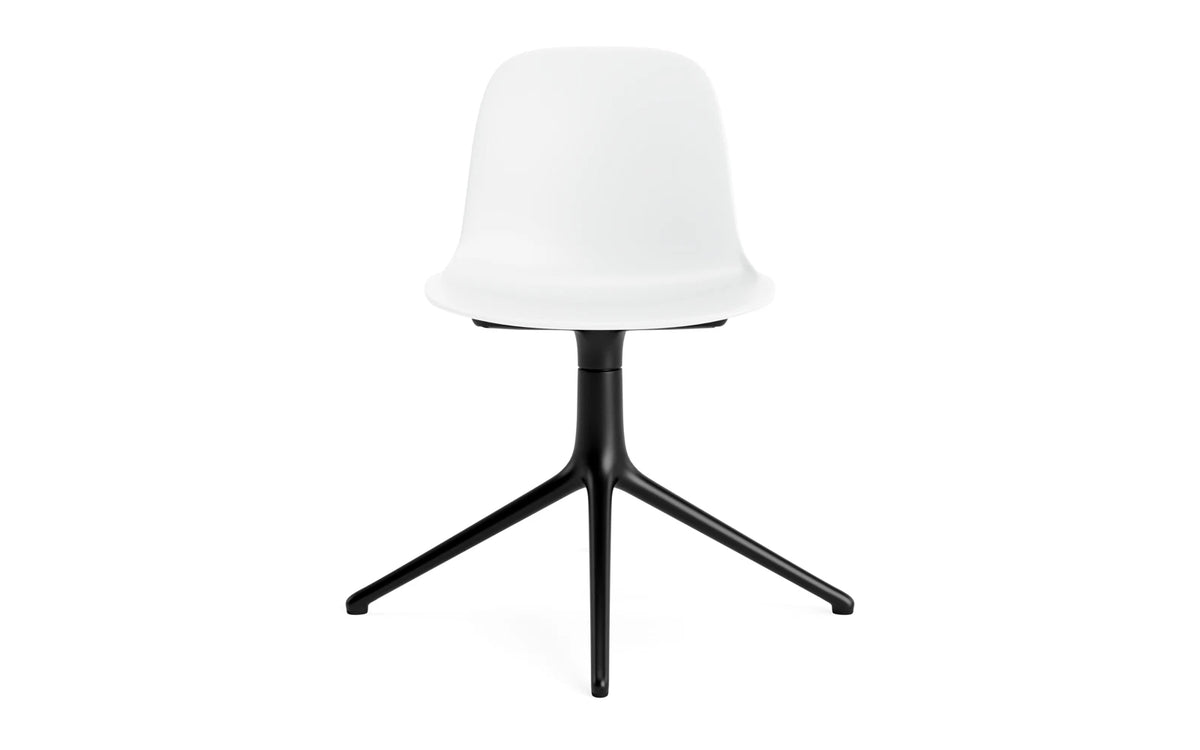 Form Drehstuhl in Weiss präsentiert im Onlineshop von KAQTU Design AG. Dreh-Schalenstuhl ist von Normann Copenhagen