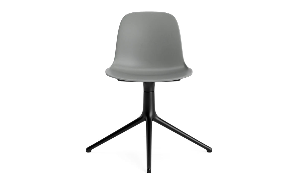 Form Drehstuhl in Grau präsentiert im Onlineshop von KAQTU Design AG. Dreh-Schalenstuhl ist von Normann Copenhagen