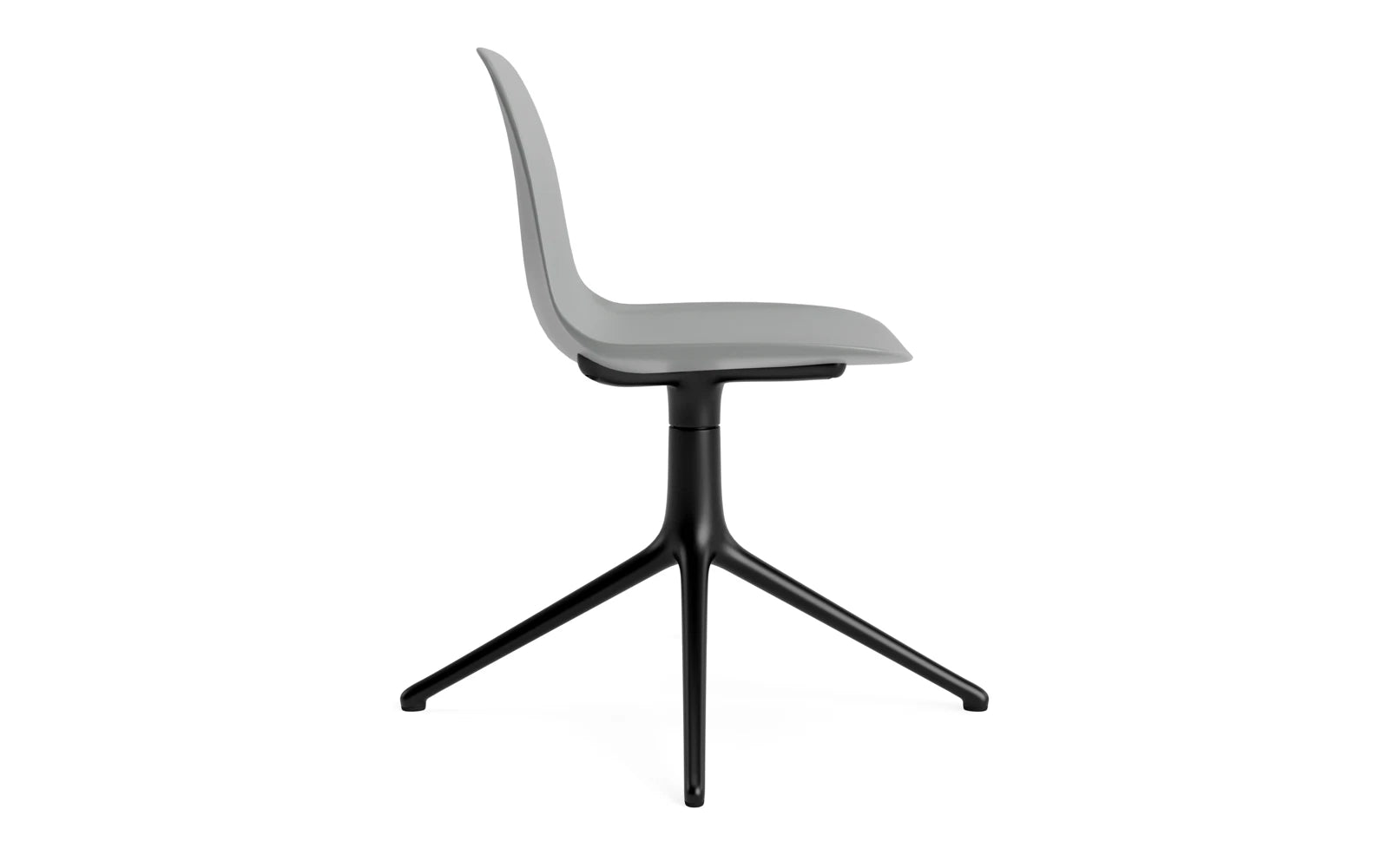 Entdecken Sie den Form Drehstuhl von Normann Copenhagen – ein elegantes Möbelstück, das modernes Design mit hervorragendem Komfort vereint.