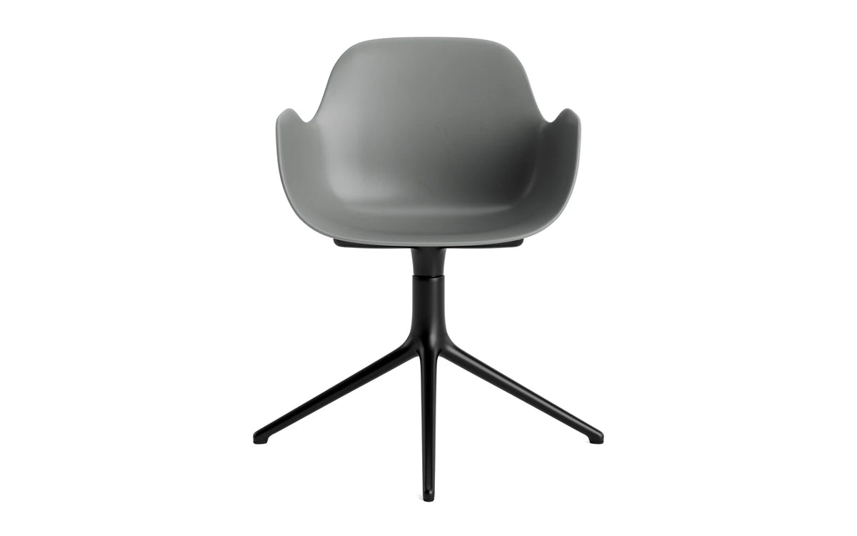 Form Drehstuhl mit Armlehne in Grey präsentiert im Onlineshop von KAQTU Design AG. Dreh-Schalenstuhl mit Armlehnen ist von Normann Copenhagen