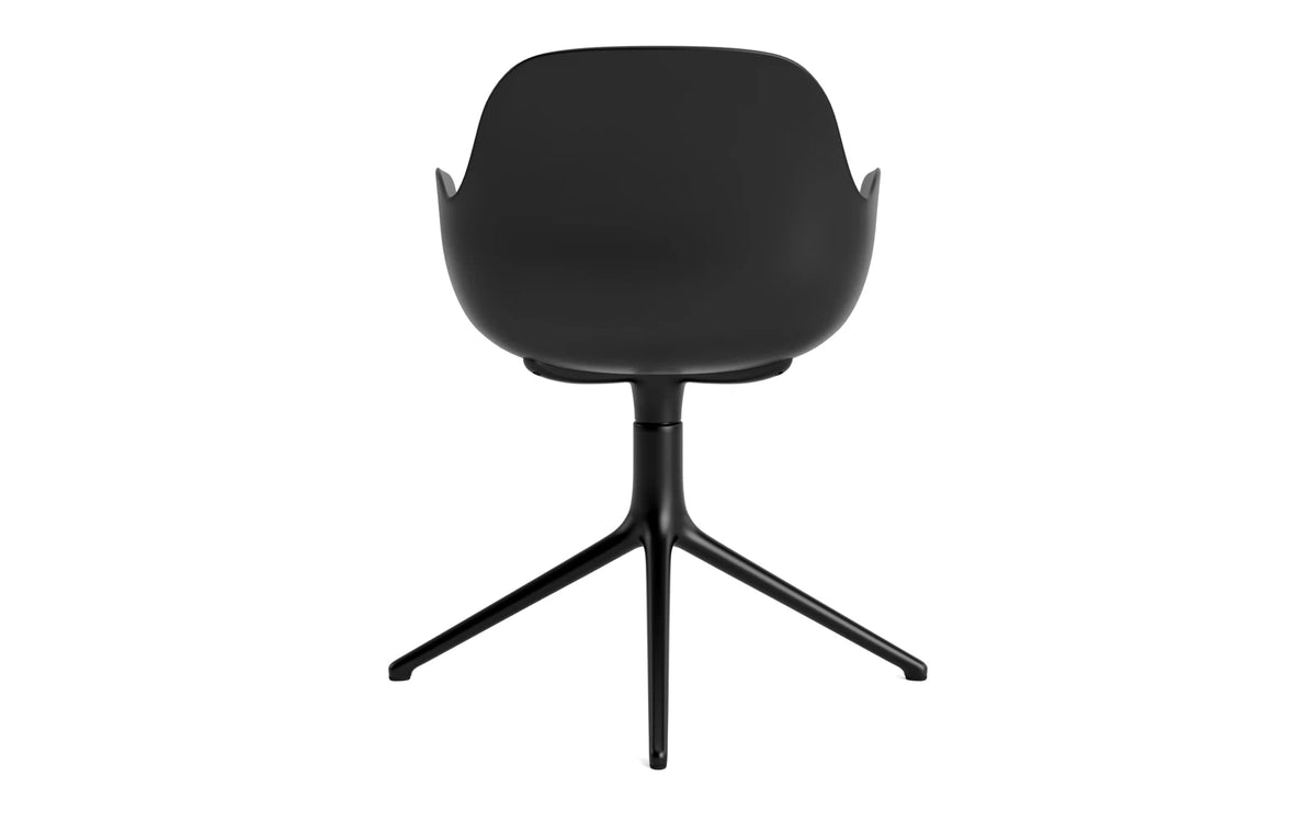 Form Drehstuhl mit Armlehne in Schwarz präsentiert im Onlineshop von KAQTU Design AG. Dreh-Schalenstuhl mit Armlehnen ist von Normann Copenhagen