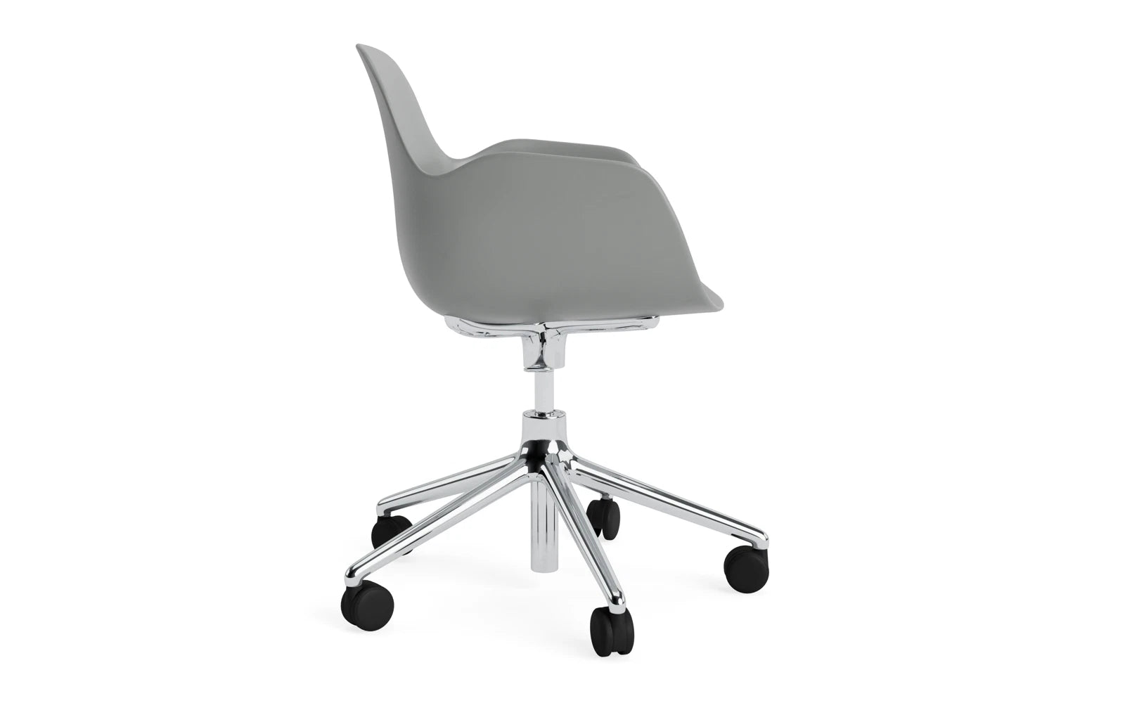 Eleganter Form Bürostuhl mit Armlehne von Normann Copenhagen: Ideal für stilvolle Büros, vereint modernes Design mit optimalem Sitzkomfort.