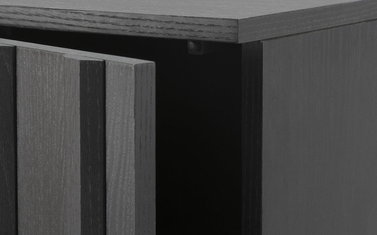 Rib Schrank in Black präsentiert im Onlineshop von KAQTU Design AG. Cabinet ist von Normann Copenhagen