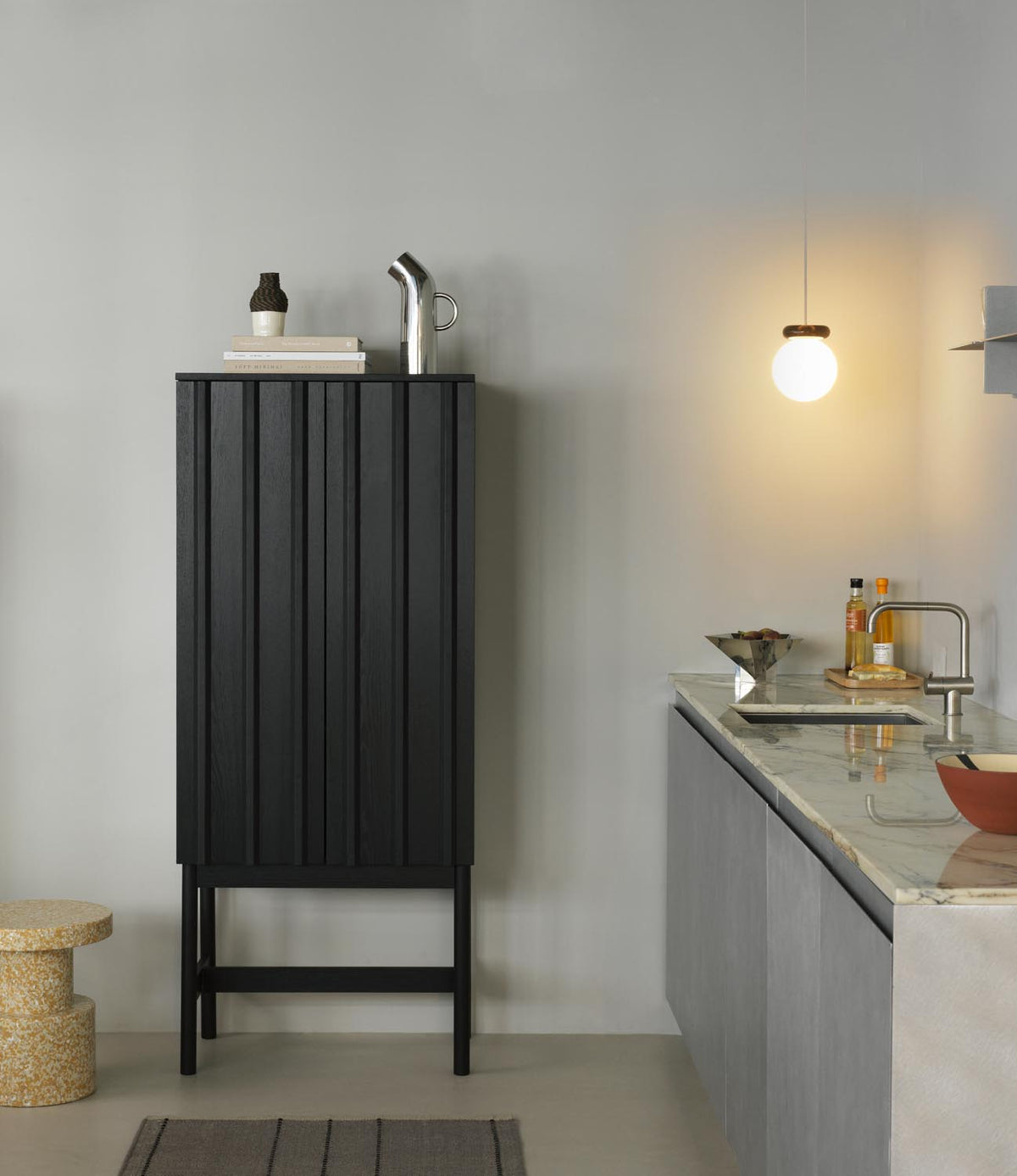 Rib Schrank in Black präsentiert im Onlineshop von KAQTU Design AG. Cabinet ist von Normann Copenhagen
