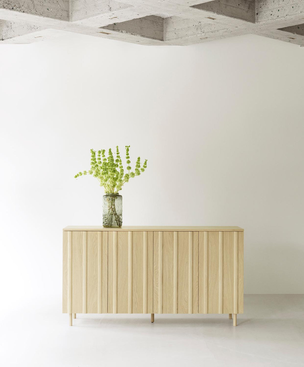 Rib Sideboard in Warmes schwarz präsentiert im Onlineshop von KAQTU Design AG. Sideboard ist von Normann Copenhagen