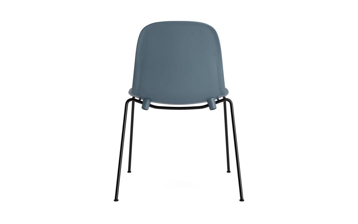 Form Stapelstuhl in Blau präsentiert im Onlineshop von KAQTU Design AG. Stuhl ist von Normann Copenhagen