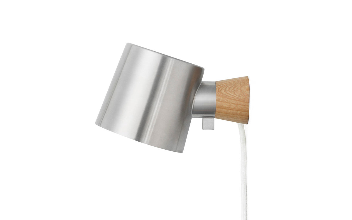 Rise Wandleuchte EU Edelstahl in Edelstahl präsentiert im Onlineshop von KAQTU Design AG. Wandleuchte ist von Normann Copenhagen
