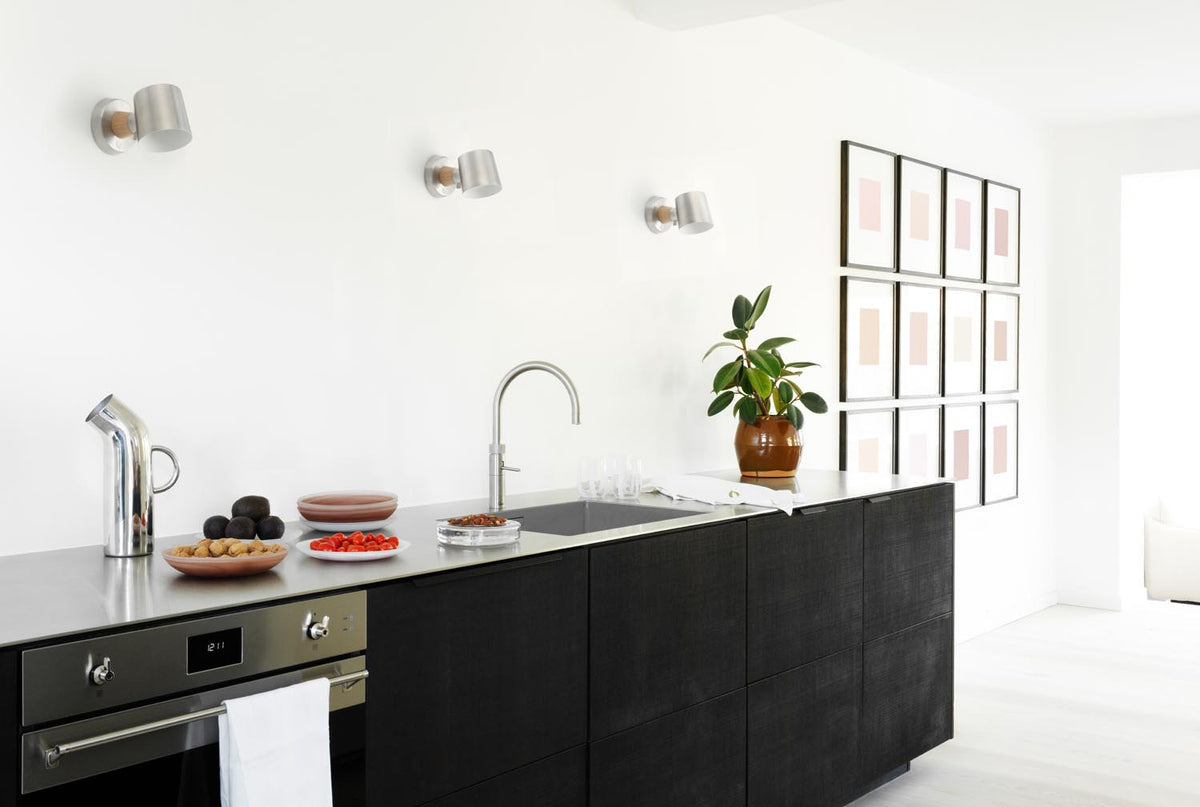 Rise Wandleuchte EU Hardwired Edelstahl in Edelstahl präsentiert im Onlineshop von KAQTU Design AG. Wandleuchte ist von Normann Copenhagen