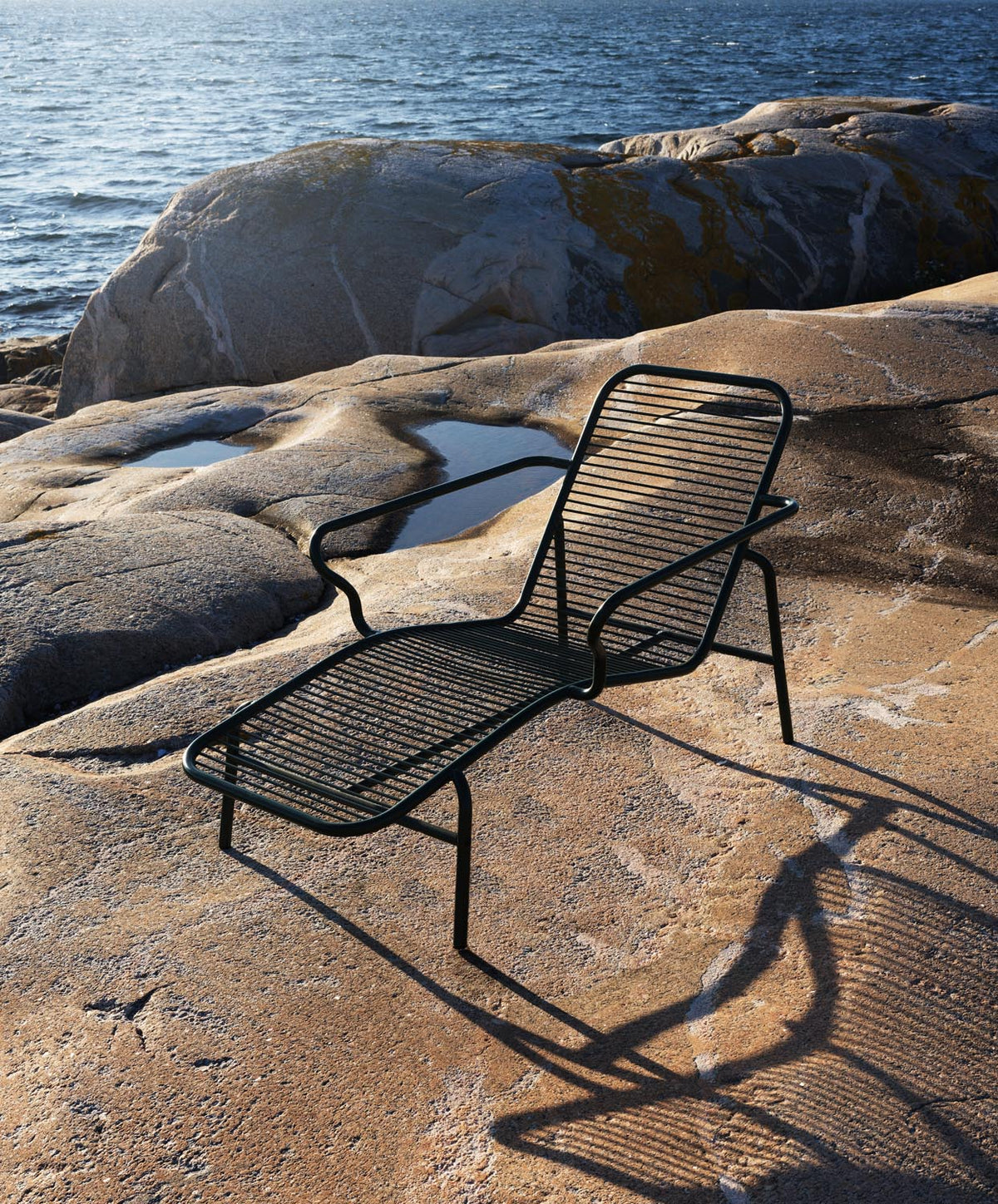 Vig Liegestuhl in präsentiert im Onlineshop von KAQTU Design AG. Liegestuhl ist von Normann Copenhagen