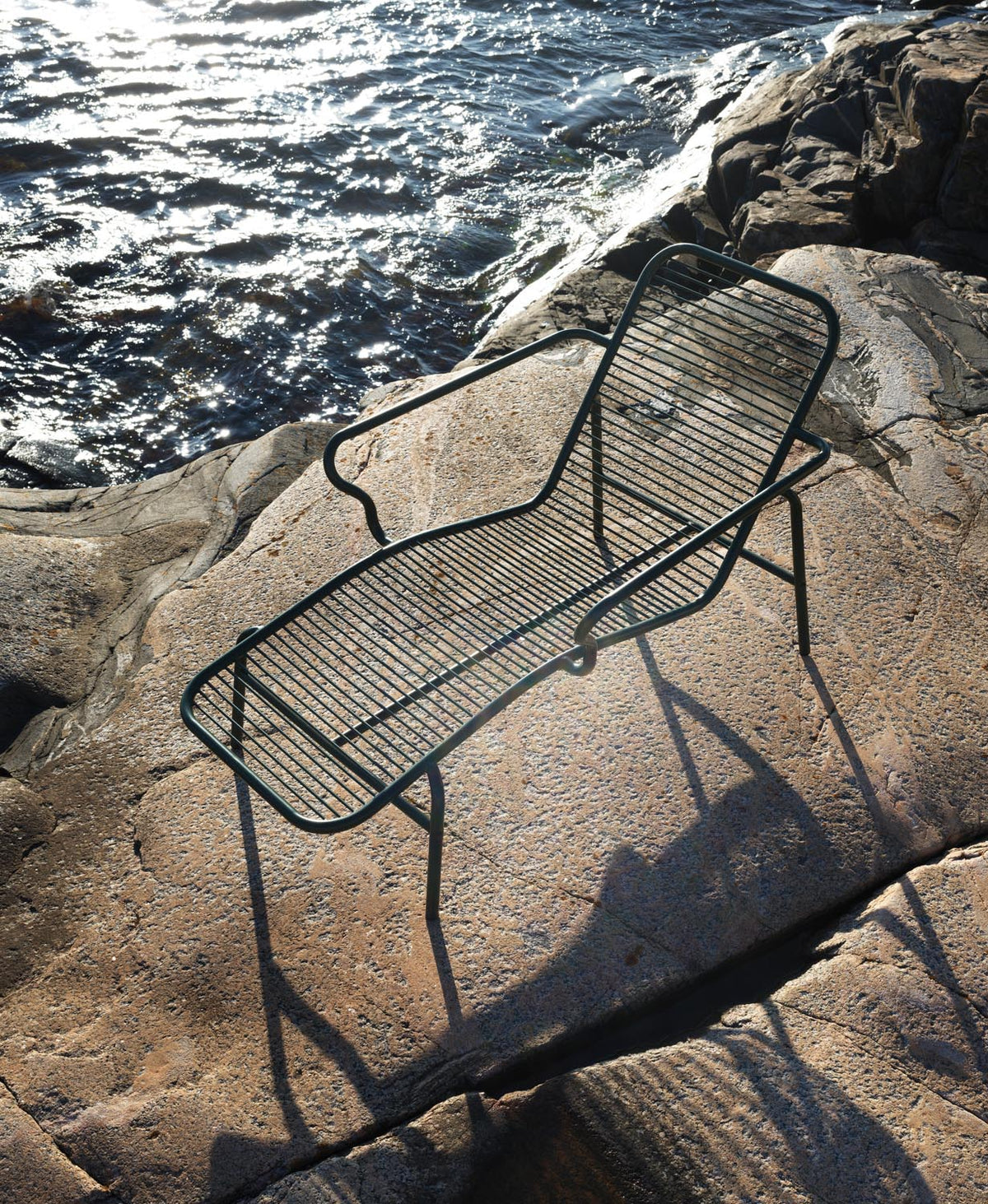 Vig Liegestuhl in präsentiert im Onlineshop von KAQTU Design AG. Liegestuhl ist von Normann Copenhagen