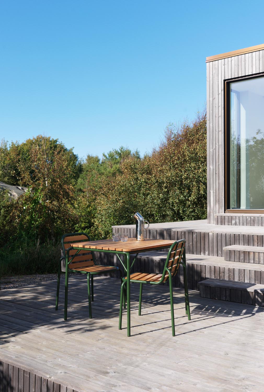 Vig Tisch 90 x 90 cm in Dunkelgrün präsentiert im Onlineshop von KAQTU Design AG. Gartentisch ist von Normann Copenhagen