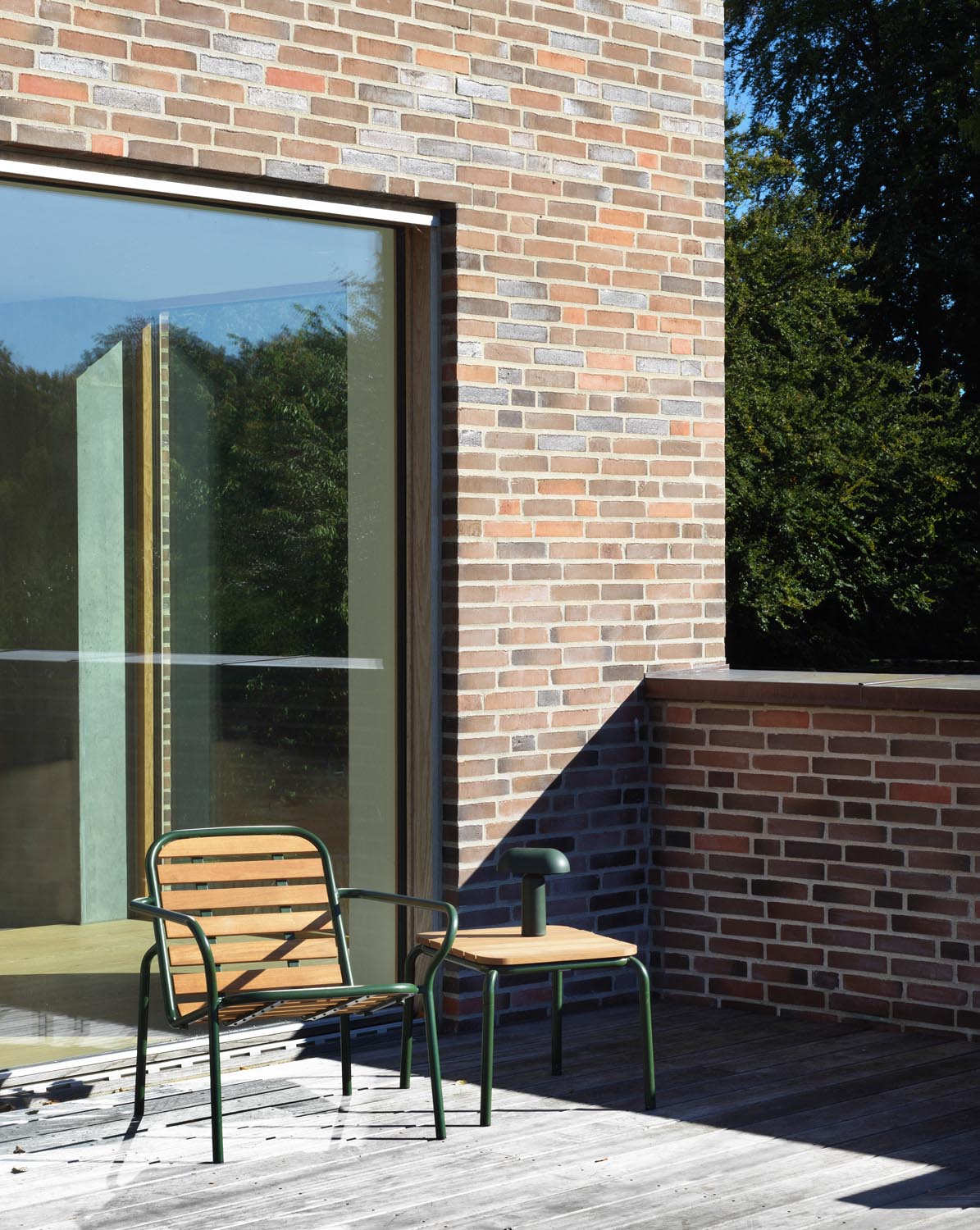 Vig Tisch 90 x 90 cm in Dunkelgrün präsentiert im Onlineshop von KAQTU Design AG. Gartentisch ist von Normann Copenhagen