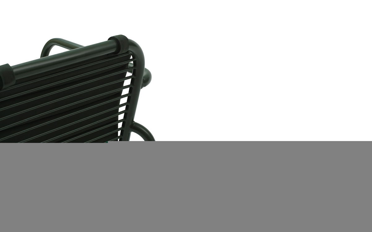Schwarzes Sitzkissen der Vig Serie von Normann Copenhagen aus Polyester mit Memory-Schaum-Füllung und Klettbändern zur Befestigung am Stuhl.