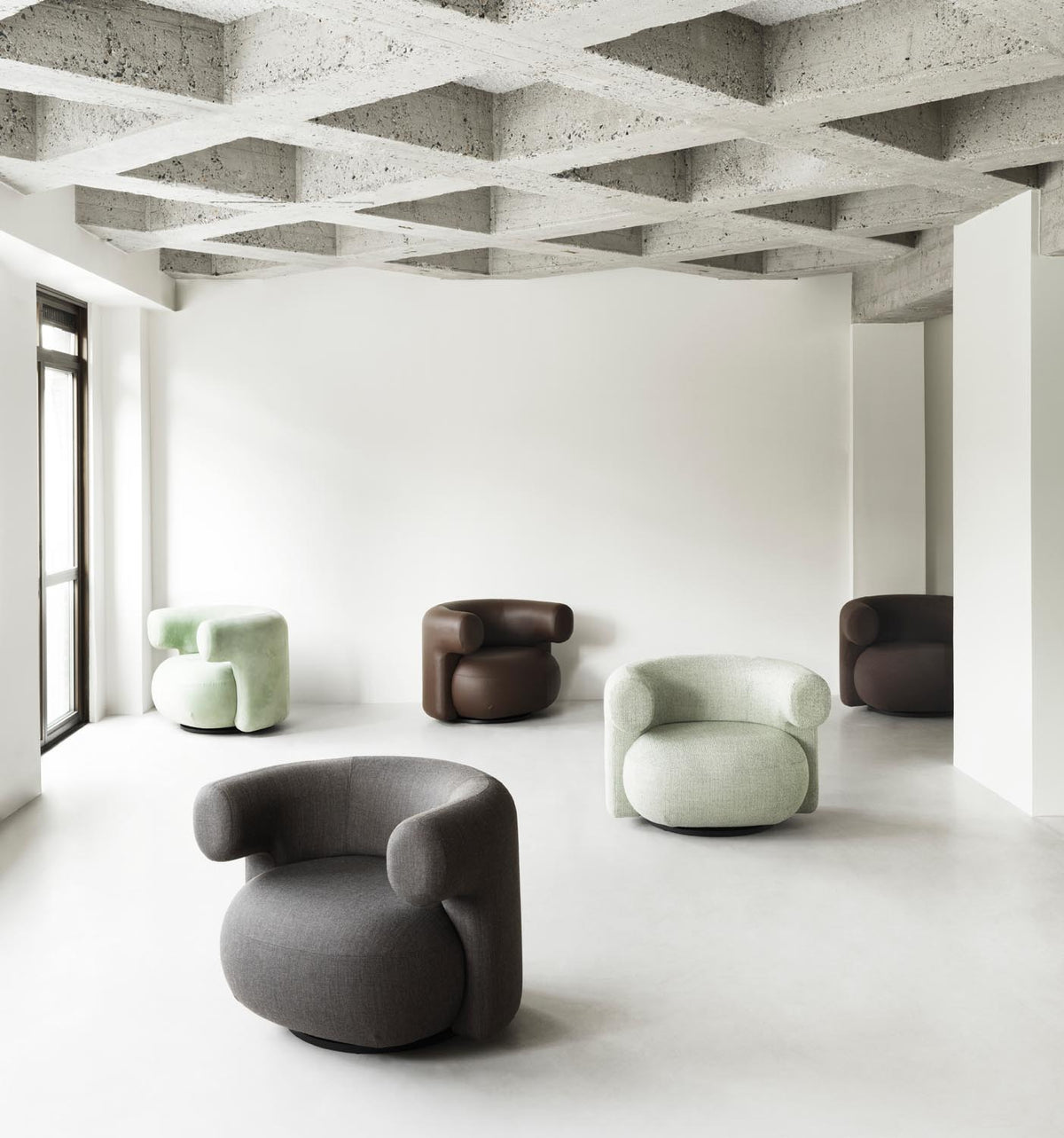 Burra Lounge-Sessel mit Rückdrehfunktion Remix in Remix 133 präsentiert im Onlineshop von KAQTU Design AG. Drehsessel ist von Normann Copenhagen