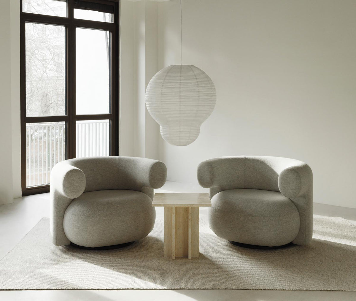 Edge Couchtisch Klein Travertin in präsentiert im Onlineshop von KAQTU Design AG. Beistelltisch ist von Normann Copenhagen