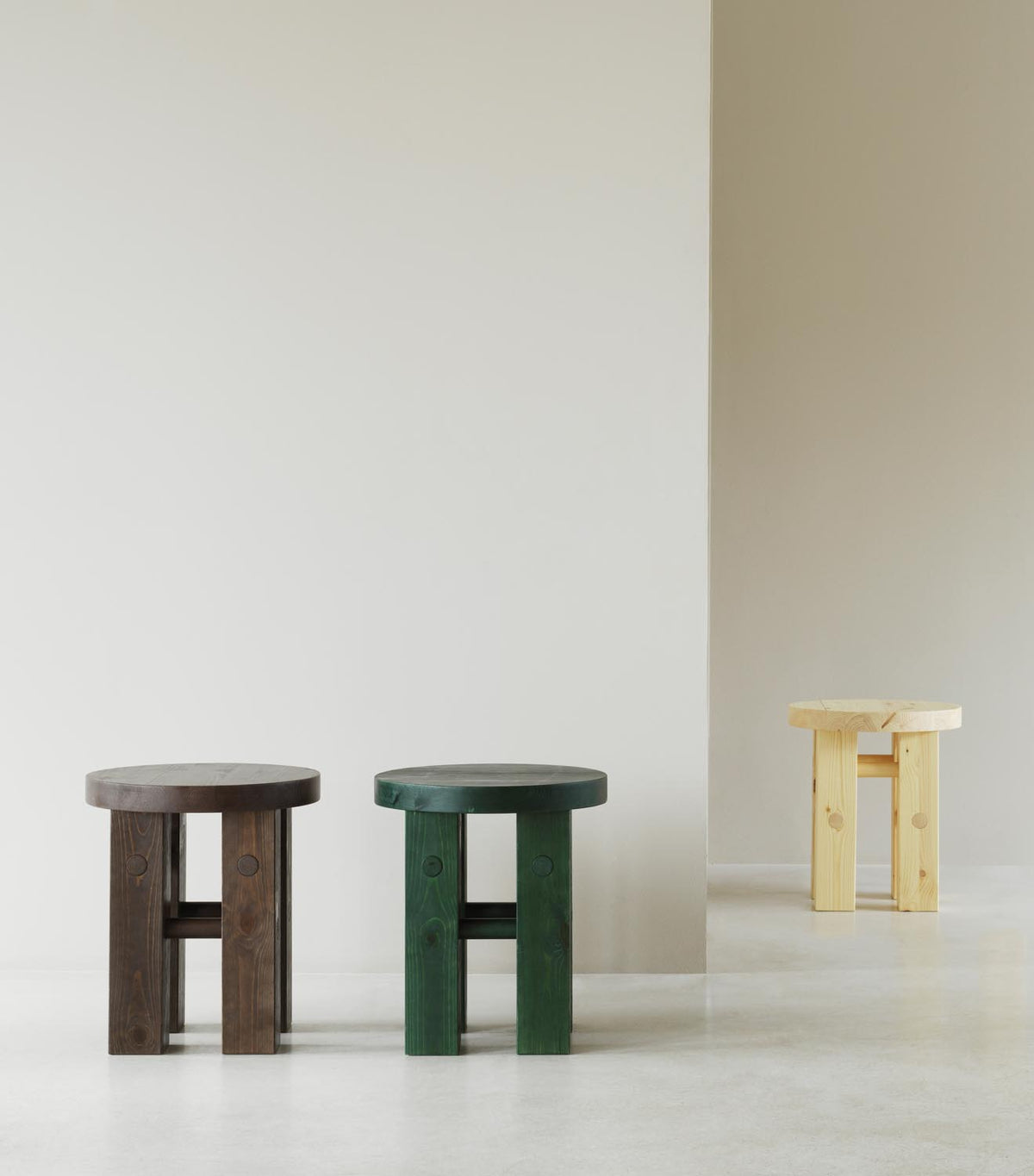 Fyr Hocker in präsentiert im Onlineshop von KAQTU Design AG. Hocker ist von Normann Copenhagen
