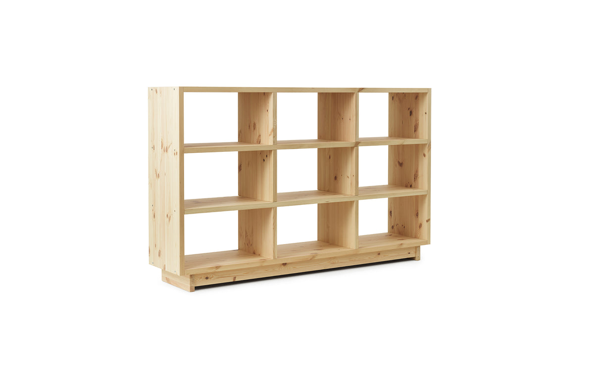 Fyr Bücherregal in Beige präsentiert im Onlineshop von KAQTU Design AG. Bücherregal ist von Normann Copenhagen
