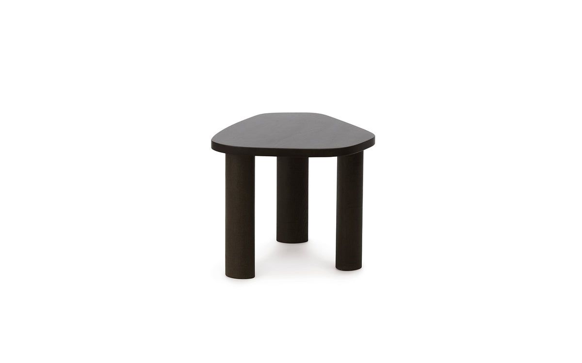 Sculp Couchtisch Klein Braun Gebeiztes Eschenholz in präsentiert im Onlineshop von KAQTU Design AG. Couchtisch ist von Normann Copenhagen