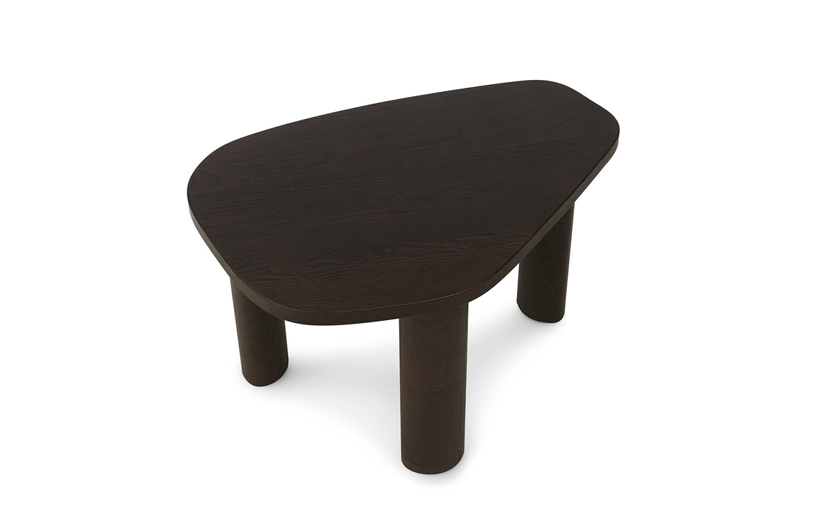Sculp Couchtisch Klein Braun Gebeiztes Eschenholz in präsentiert im Onlineshop von KAQTU Design AG. Couchtisch ist von Normann Copenhagen