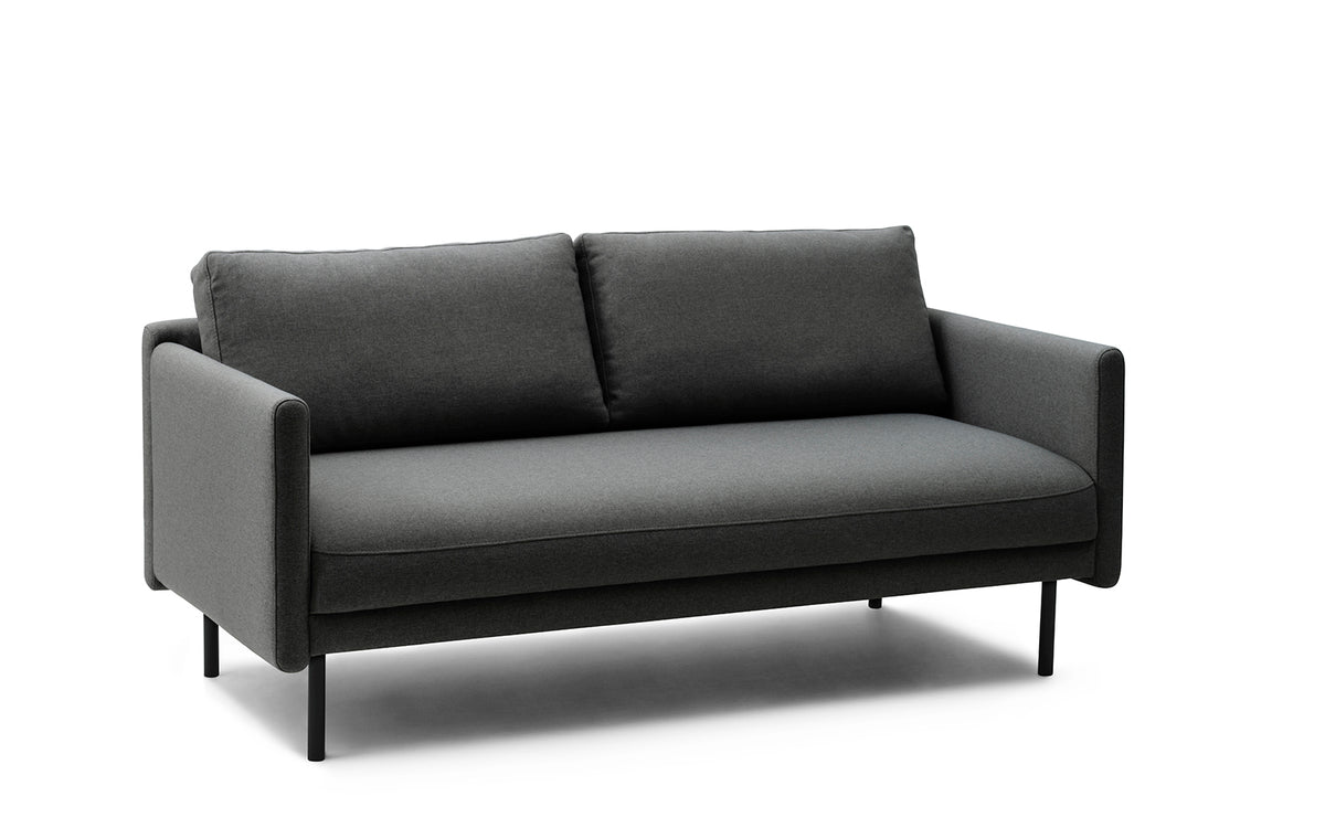Rar Sofa 2 Sitzer in Re-Born Dunkelgrau präsentiert im Onlineshop von KAQTU Design AG. 2er Sofa ist von Normann Copenhagen