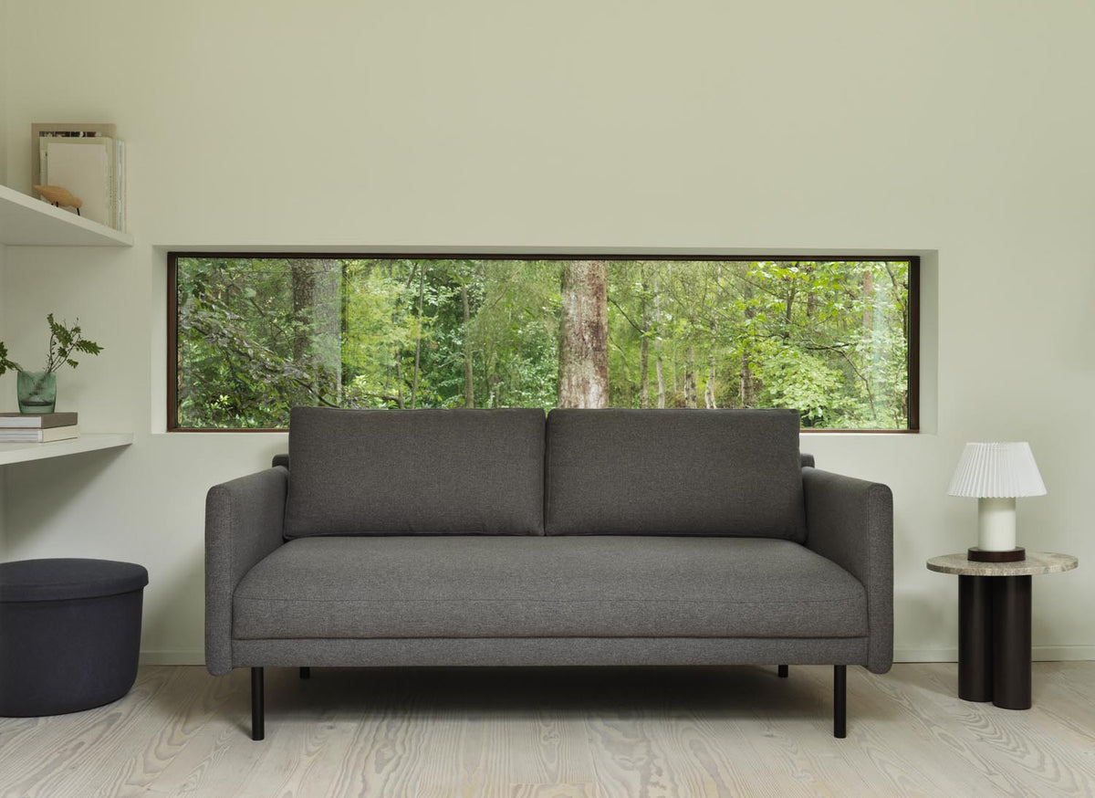 Rar Sofa 2 Sitzer in Re-Born Dunkelgrau präsentiert im Onlineshop von KAQTU Design AG. 2er Sofa ist von Normann Copenhagen