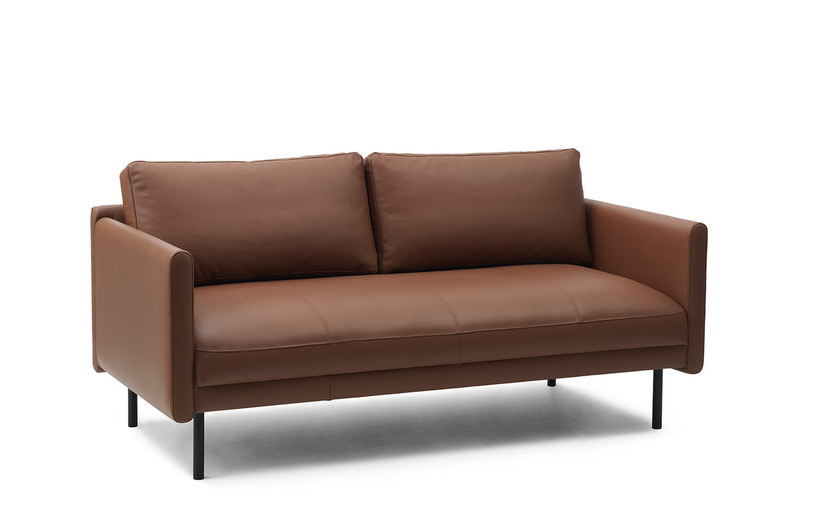 Rar Sofa 2 Sitzer in Omaha Leather Cognac präsentiert im Onlineshop von KAQTU Design AG. 2er Sofa ist von Normann Copenhagen