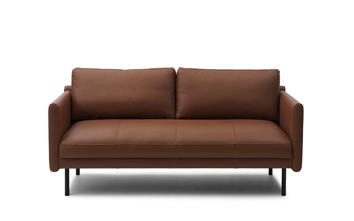 Rar Sofa 2 Sitzer in Omaha Leather Cognac präsentiert im Onlineshop von KAQTU Design AG. 2er Sofa ist von Normann Copenhagen