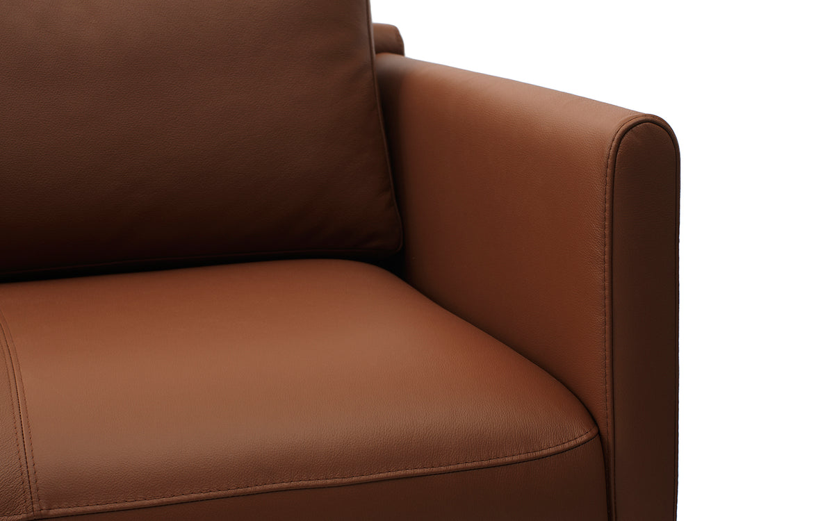 Rar Sofa 2 Sitzer in Omaha Leather Cognac präsentiert im Onlineshop von KAQTU Design AG. 2er Sofa ist von Normann Copenhagen
