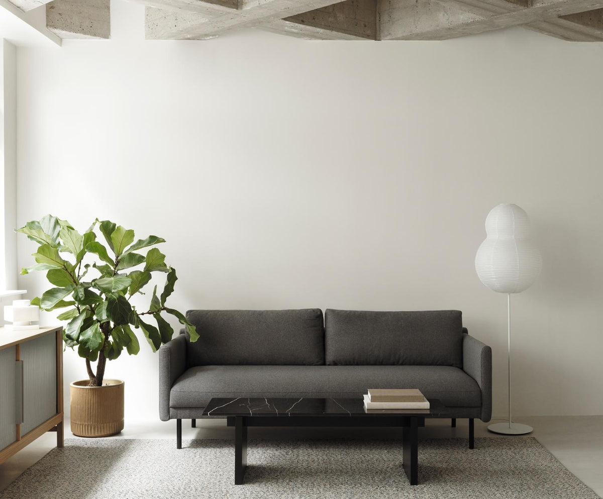 Rar Sofa 3 Sitzer in Re-Born Dunkelgrau präsentiert im Onlineshop von KAQTU Design AG. 3er Sofa ist von Normann Copenhagen