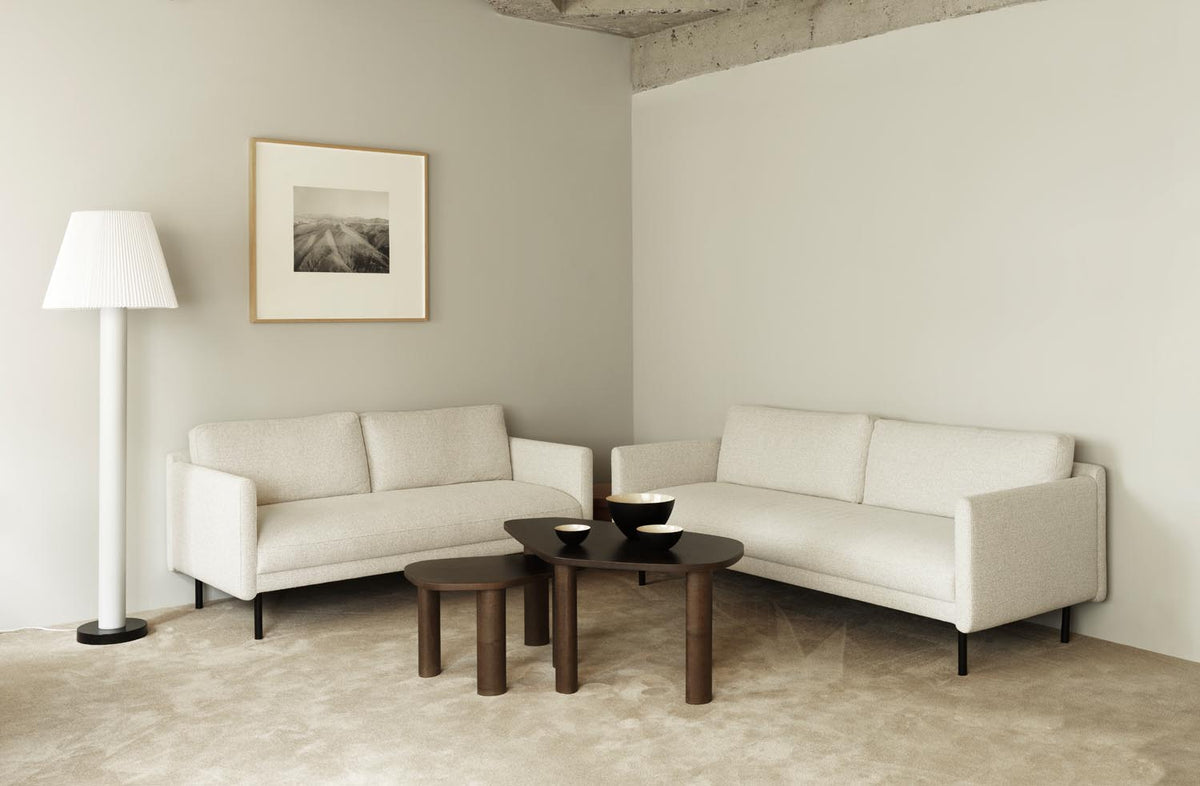 Rar Sofa 3 Sitzer in Venezia Off-White präsentiert im Onlineshop von KAQTU Design AG. 3er Sofa ist von Normann Copenhagen