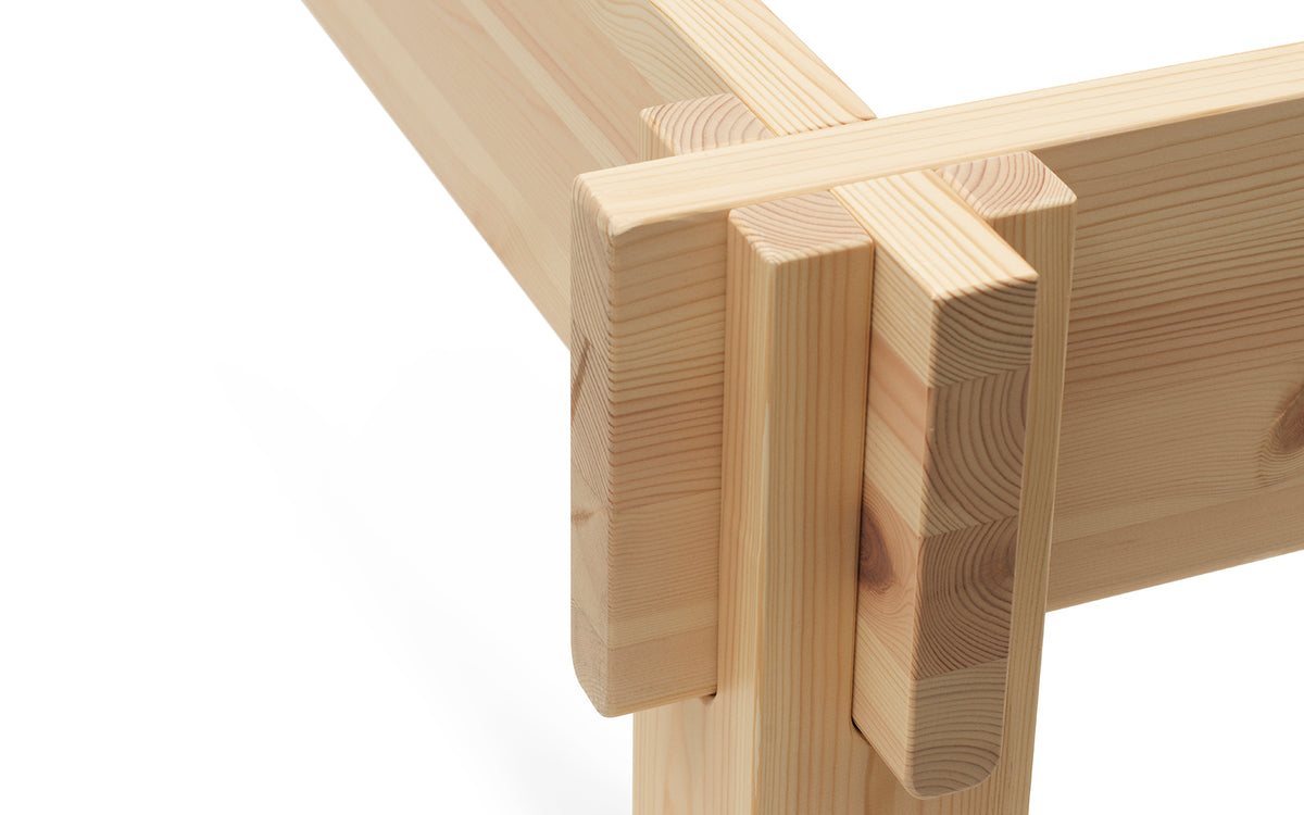 Notch Bettgestell in präsentiert im Onlineshop von KAQTU Design AG. Bett ist von Normann Copenhagen