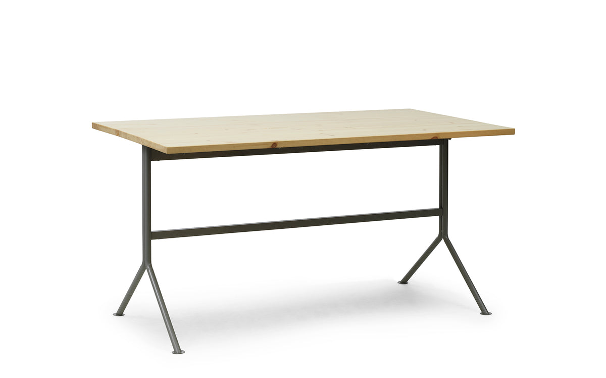 Kip Schreibtisch in Kiefer präsentiert im Onlineshop von KAQTU Design AG. Schreibtisch ist von Normann Copenhagen
