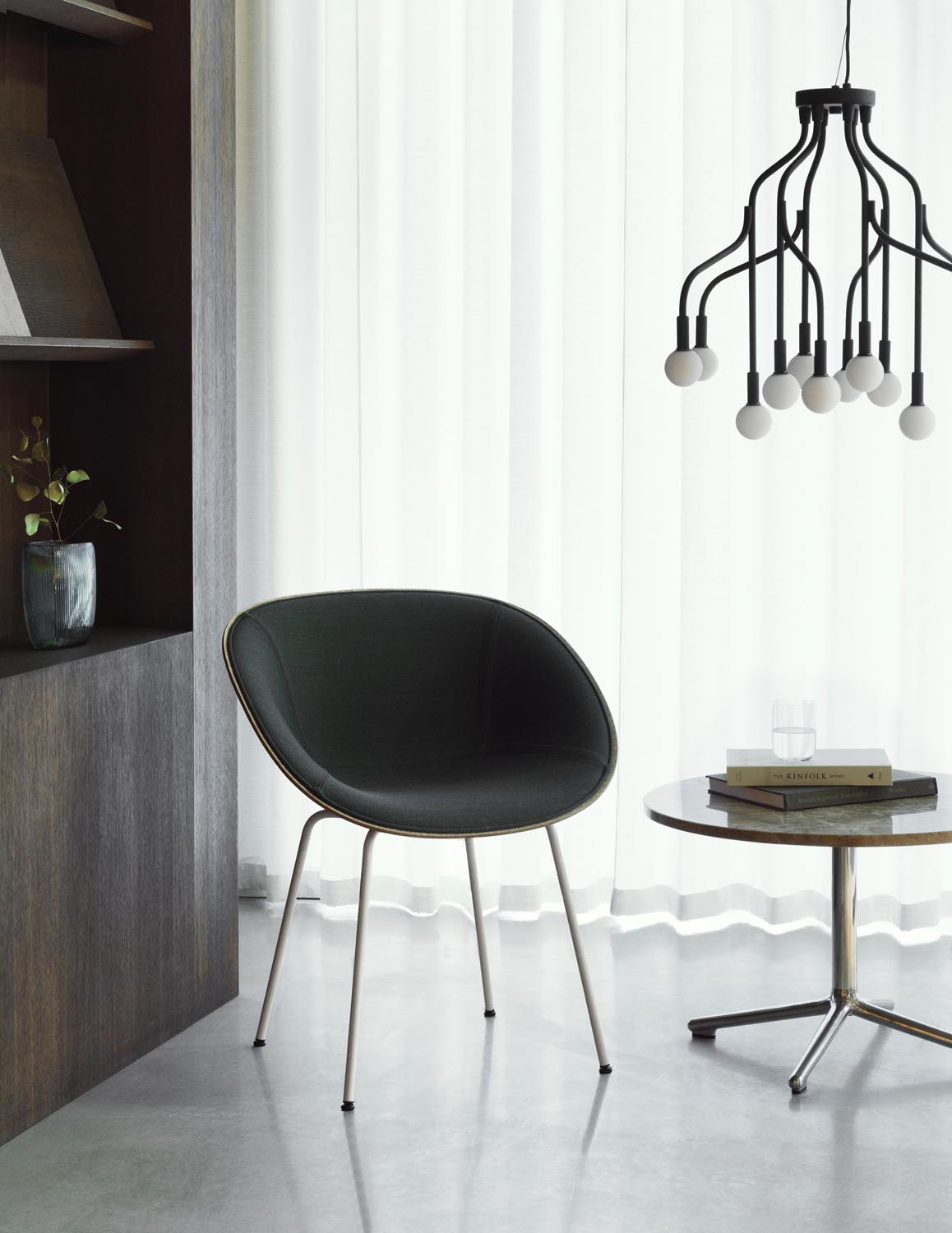 Vekst Lampe Klein EU Schwarz in präsentiert im Onlineshop von KAQTU Design AG. Pendelleuchte ist von Normann Copenhagen